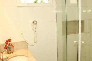 Petit Village Icarai Hotel